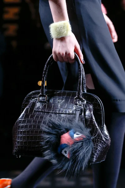 Look 90